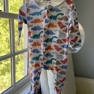 💙 2 / $12 MAGNETIC ME footies EUC